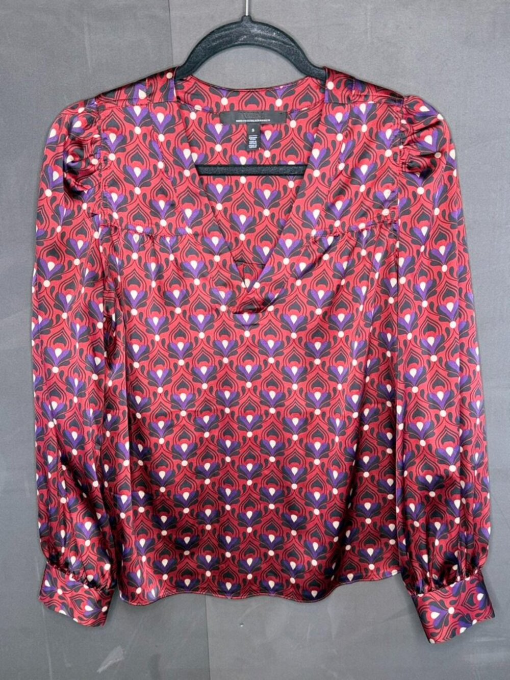White House Black Market WHBM V-Neck Red Long Sleeved Top Size Small S